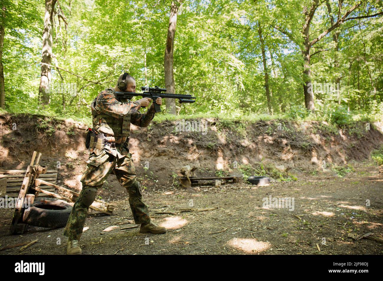 Ukrainian defender with a machine gun Ar-15 on the landfill Stock Photo ...