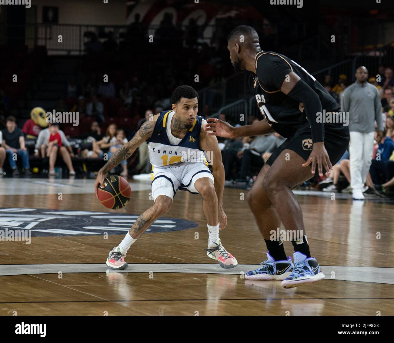 Edmonton, Alberta, Canada. 30th June, 2022. DEMARCO DICKERSON (18) of the Edmonton Stingers in action during a regular season Cebl match up where the Edmonton Stingers hosted the Newfoundland Growlers at Edmonton Expo Centre in Edmonton, Alberta. (Credit Image: © Matthew Helfrich/ZUMA Press Wire) Stock Photo