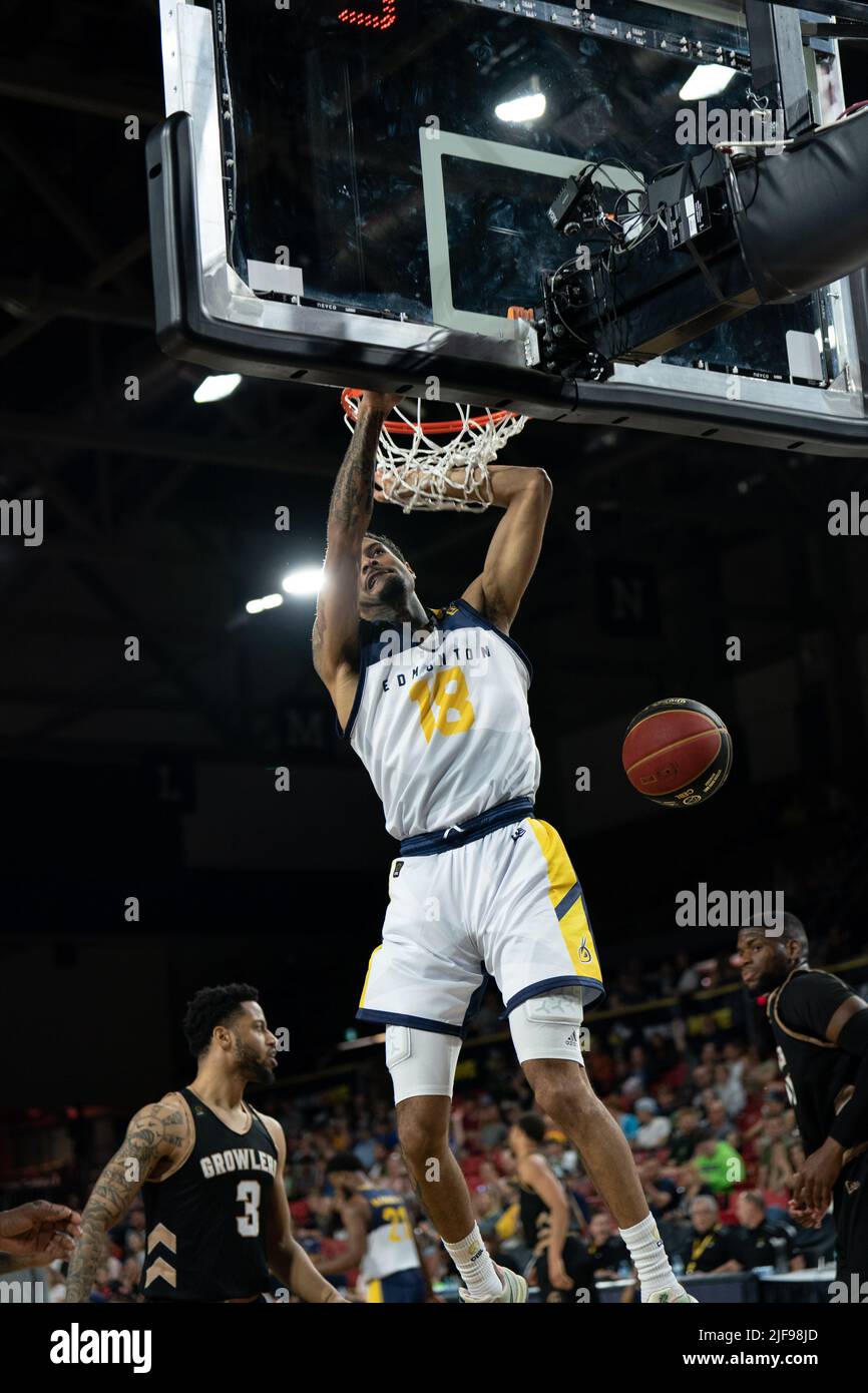 Edmonton, Alberta, Canada. 30th June, 2022. DEMARCO DICKERSON (18) of the Edmonton Stingers slam dunks during a regular season Cebl match up where the Edmonton Stingers hosted the Newfoundland Growlers at Edmonton Expo Centre in Edmonton, Alberta. (Credit Image: © Matthew Helfrich/ZUMA Press Wire) Stock Photo