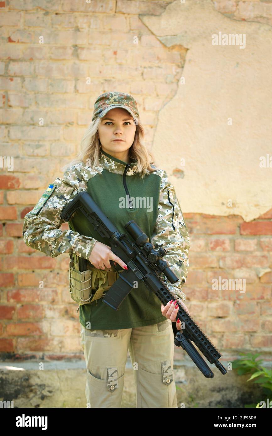 Portrait of a Ukrainian military woman with a assault rifle Ar-15 in ...