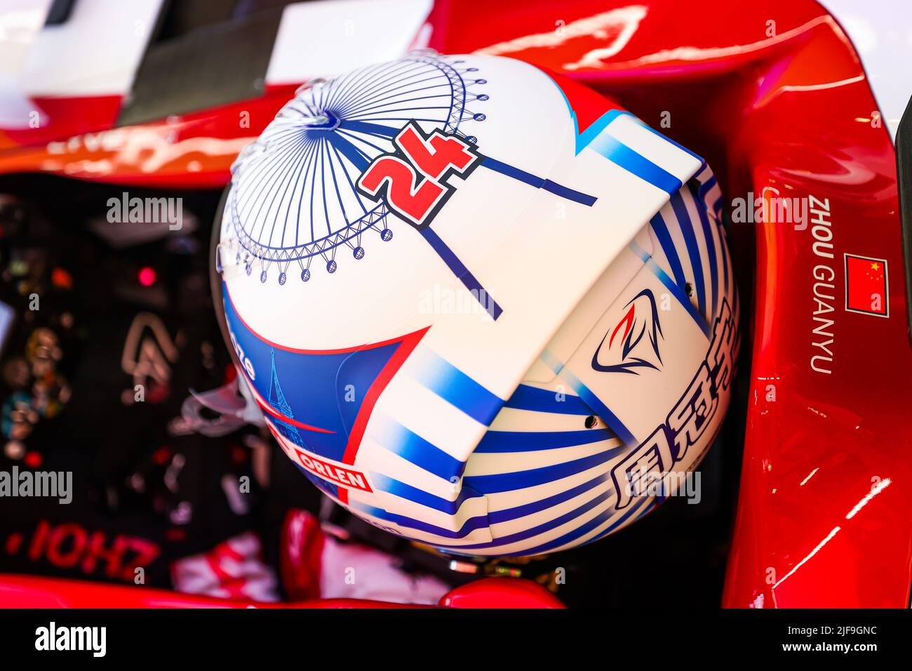 ZHOU Guanyu (chi), Alfa Romeo F1 Team ORLEN C42, portrait helmet