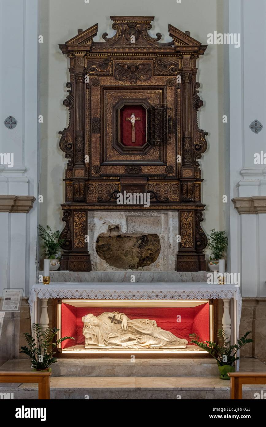 The miraculous statue of city's patron saint, the 4th c. martyr St Lucia in the Basilica Santuario Santa Lucia al Sepolcro, Siracusa, Sicily, Italy Stock Photo