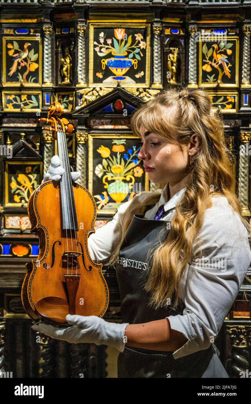 The hellier stradivarius hi-res stock photography and images - Alamy