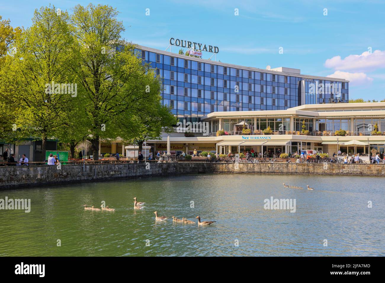 Courtyard Marriott Hotel and Seeterrassen, Maschsee, State Capital Hanover, Lower Saxony, Germany Stock Photo