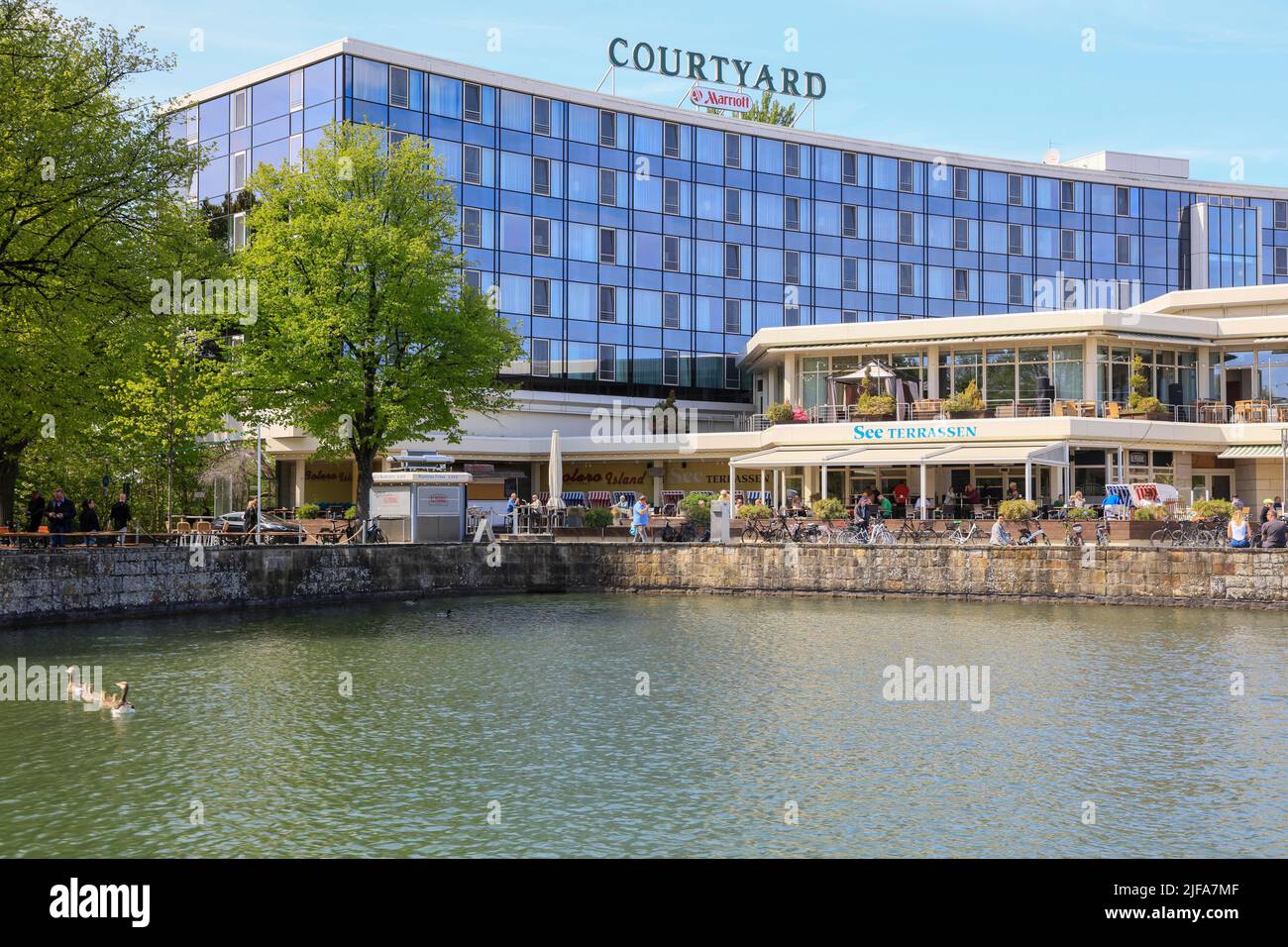 Courtyard Marriott Hotel and Seeterrassen, Maschsee, State Capital Hanover, Lower Saxony, Germany Stock Photo