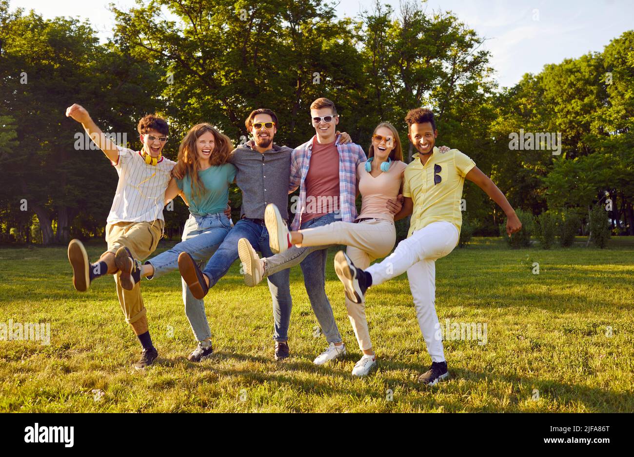 The Best Tips and Tricks for Photographing Group Poses