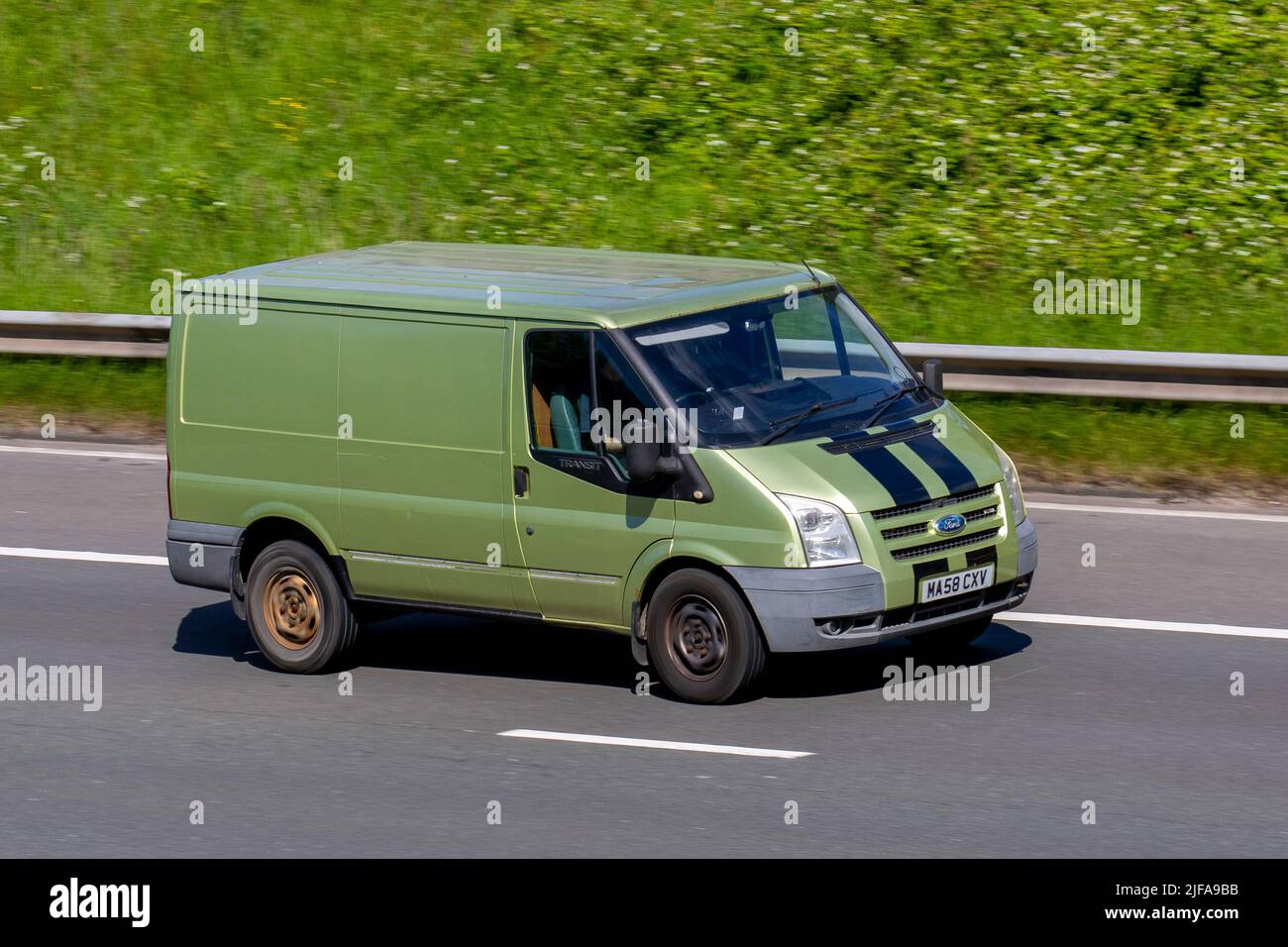 2008 Ford Transit 110 T330 Trend Tdci Duratorq MWB green LCV Medium Roof Panel Van 2198cc Stock Photo