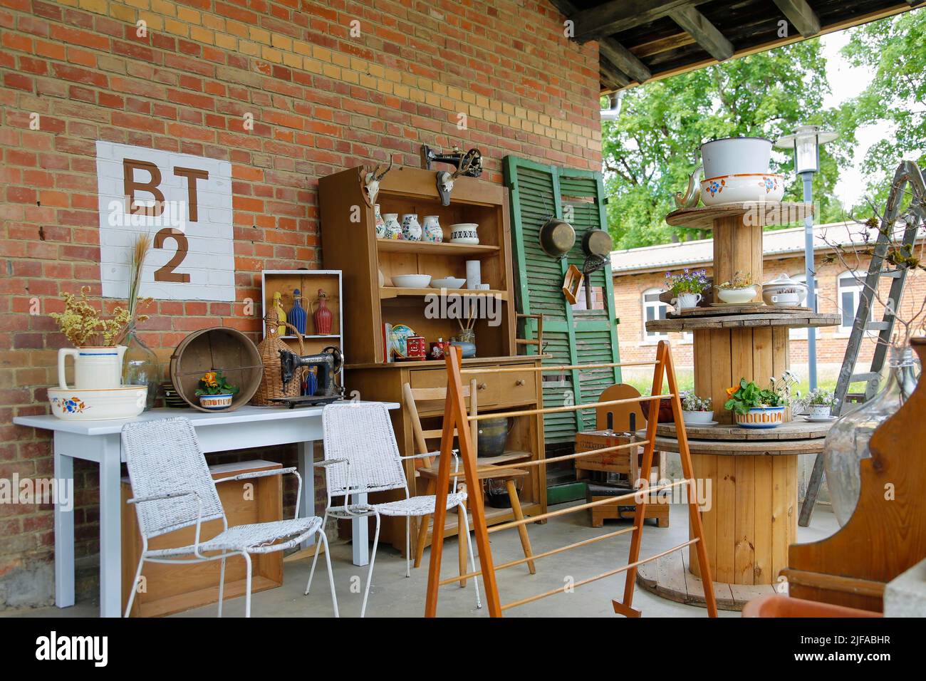 Second hand store furniture montague gardens