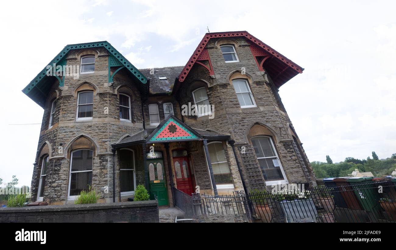 old house in the middle of malmesbury Stock Photo Alamy