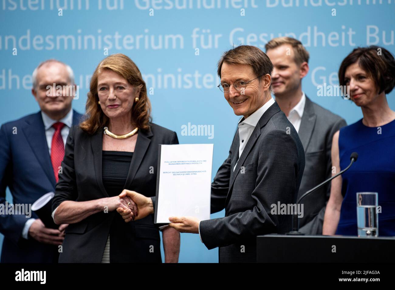 Berlin, Germany. 01st July, 2022. Helga Rübsamen-Schaeff, virologist, chemist and deputy chair of the expert committee for the evaluation of the Infection Protection Act (IfSG), presents the IfSG evaluation report to Karl Lauterbach (SPD), Federal Minister of Health, at a press conference. The IfSG presents today the results of the evaluation report of the previous Corona protection measures. Credit: Fabian Sommer/dpa/Alamy Live News Stock Photo