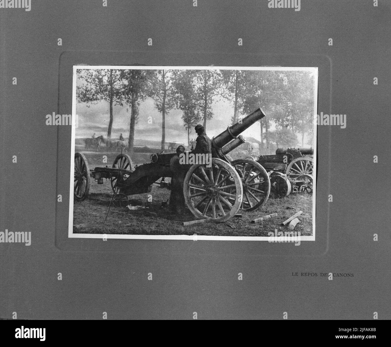 Guns in position Stock Photo - Alamy
