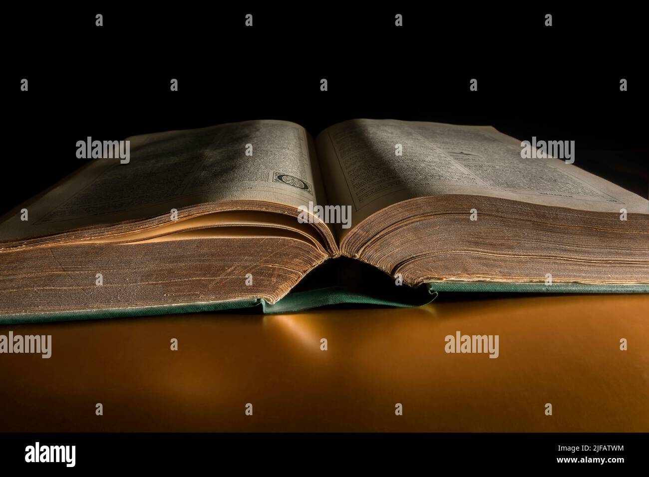 Old English dictionary Stock Photo