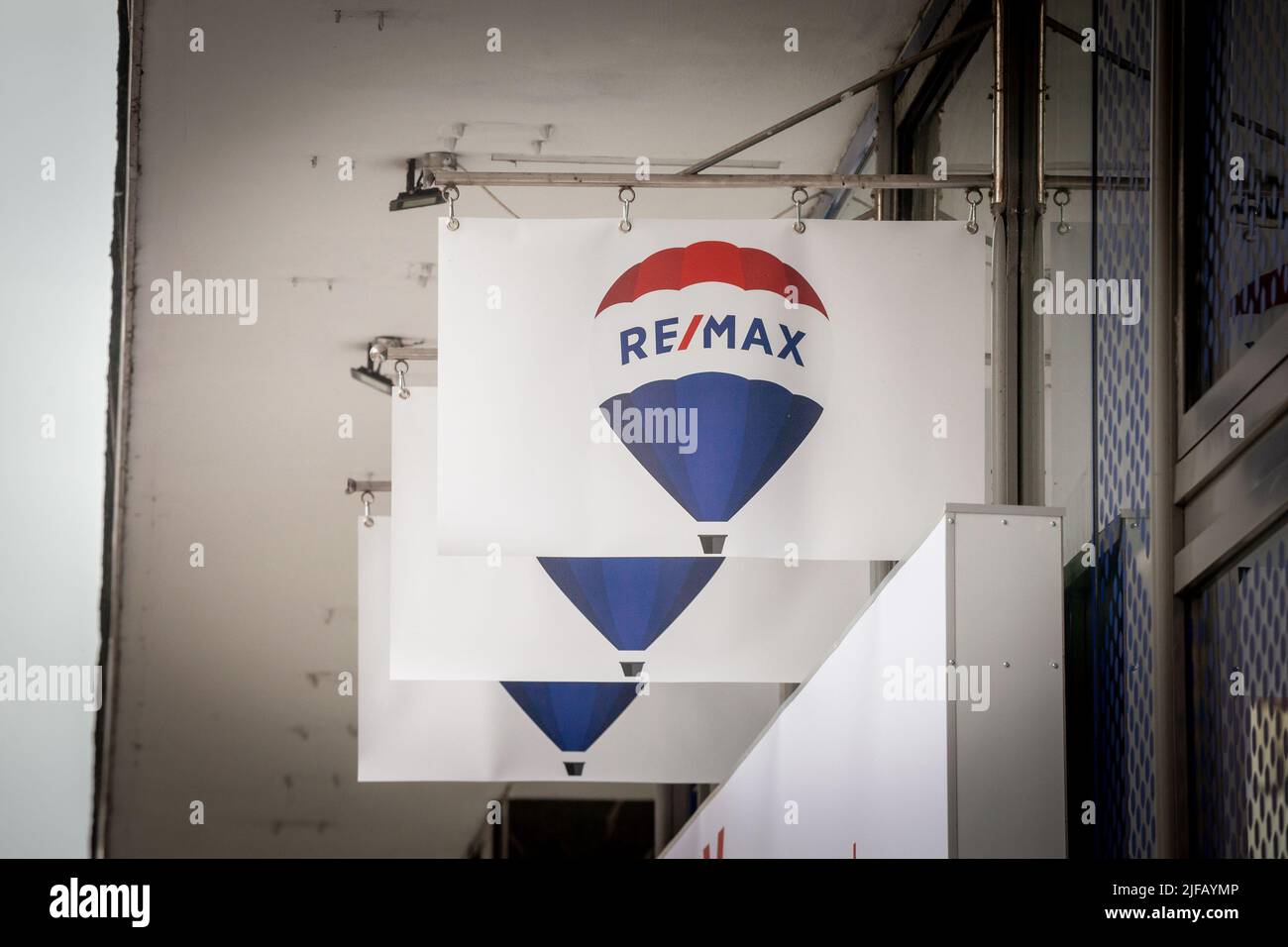 Remax logo hires stock photography and images Alamy