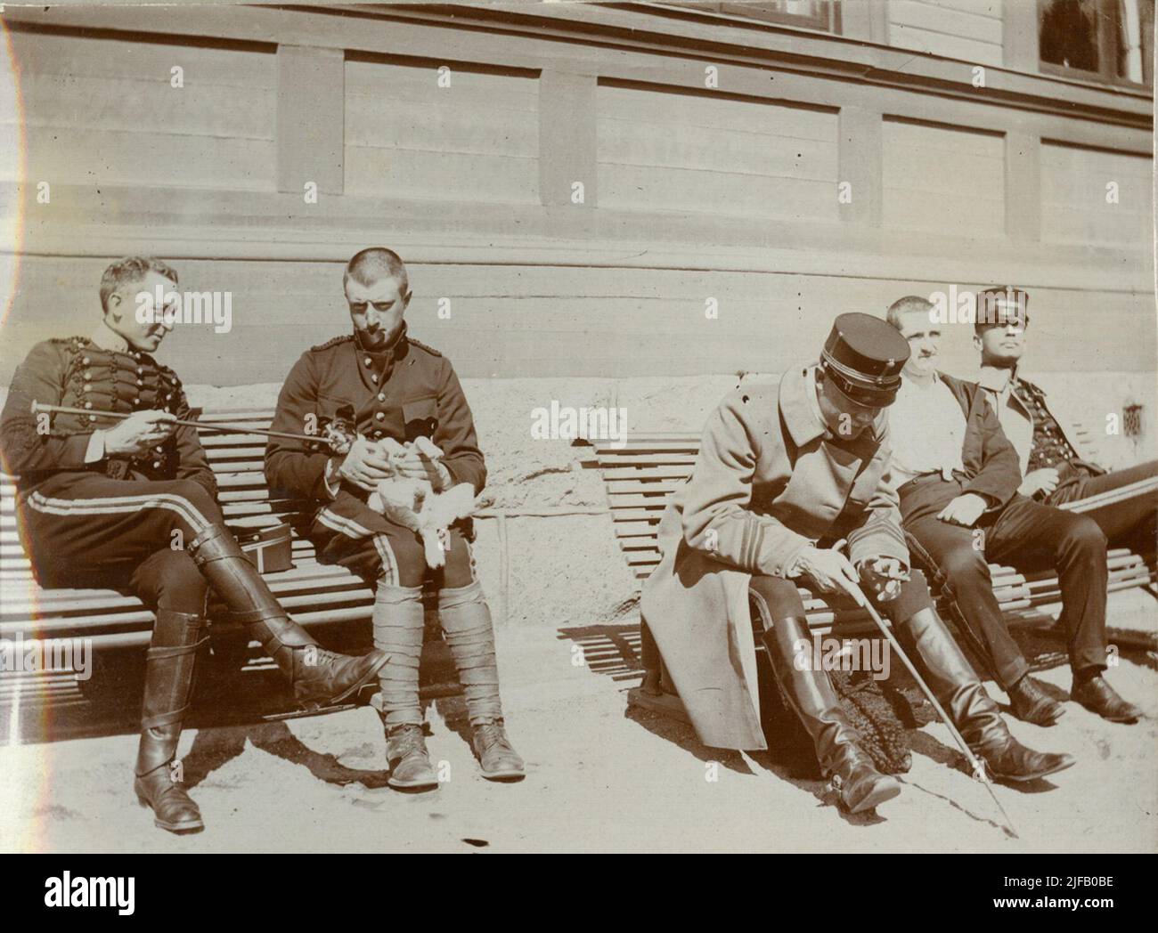 Group of soldiers in front of a building Stock Photo - Alamy