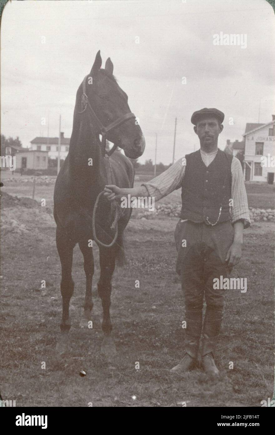 Horse and horse caretaker from the Crown Prince's house regiment K 7