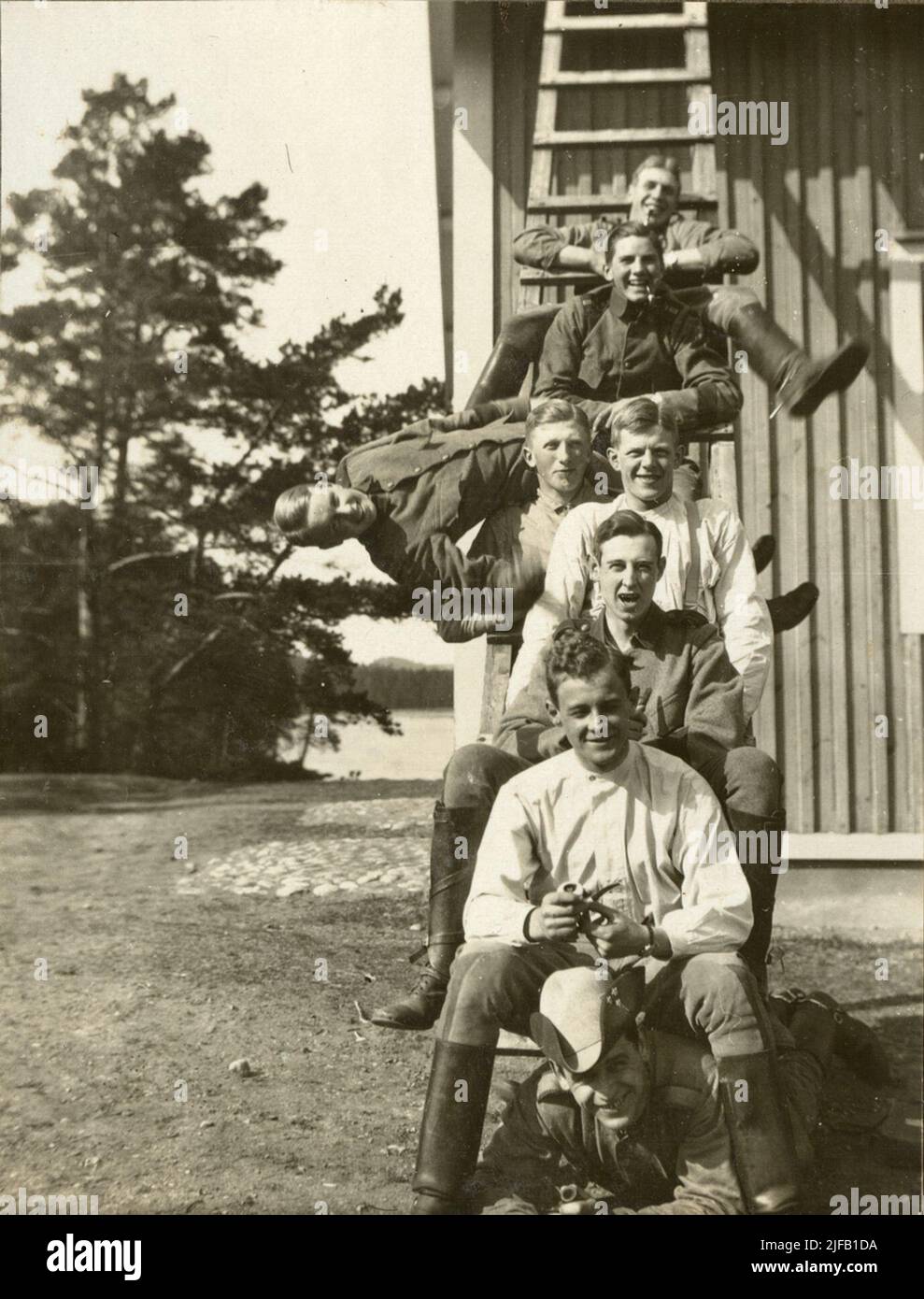 Soldiers in historic uniforms hi-res stock photography and images - Alamy