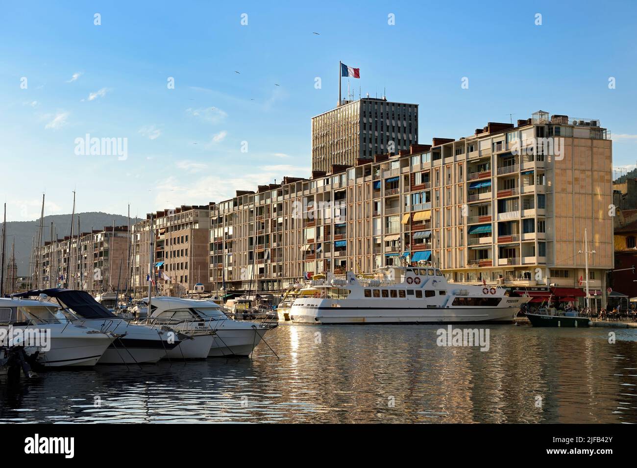 France, Var, Toulon, quai Kronstadt, the apartment blocks La Frontale designed by De Mailly following the 1944 bombing Stock Photo