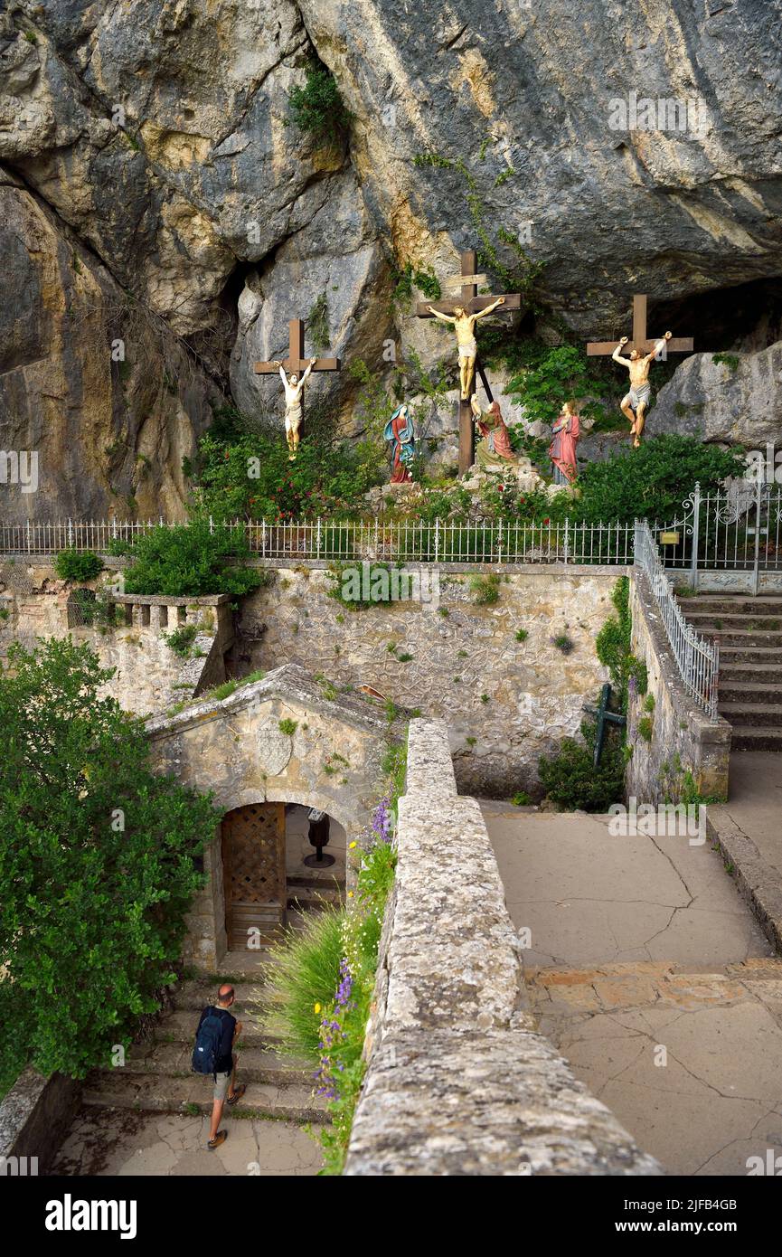 France, Var, Plan d'Aups Sainte Baume, Sainte-Baume Regional Nature Park, Sainte Baume massif, stairs of the Chemin des Rois (kings path) leading to the cave sanctuary of Sainte Marie-Madeleine (St. Mary Magdalene) and the calvary at the entrance to the site Stock Photo