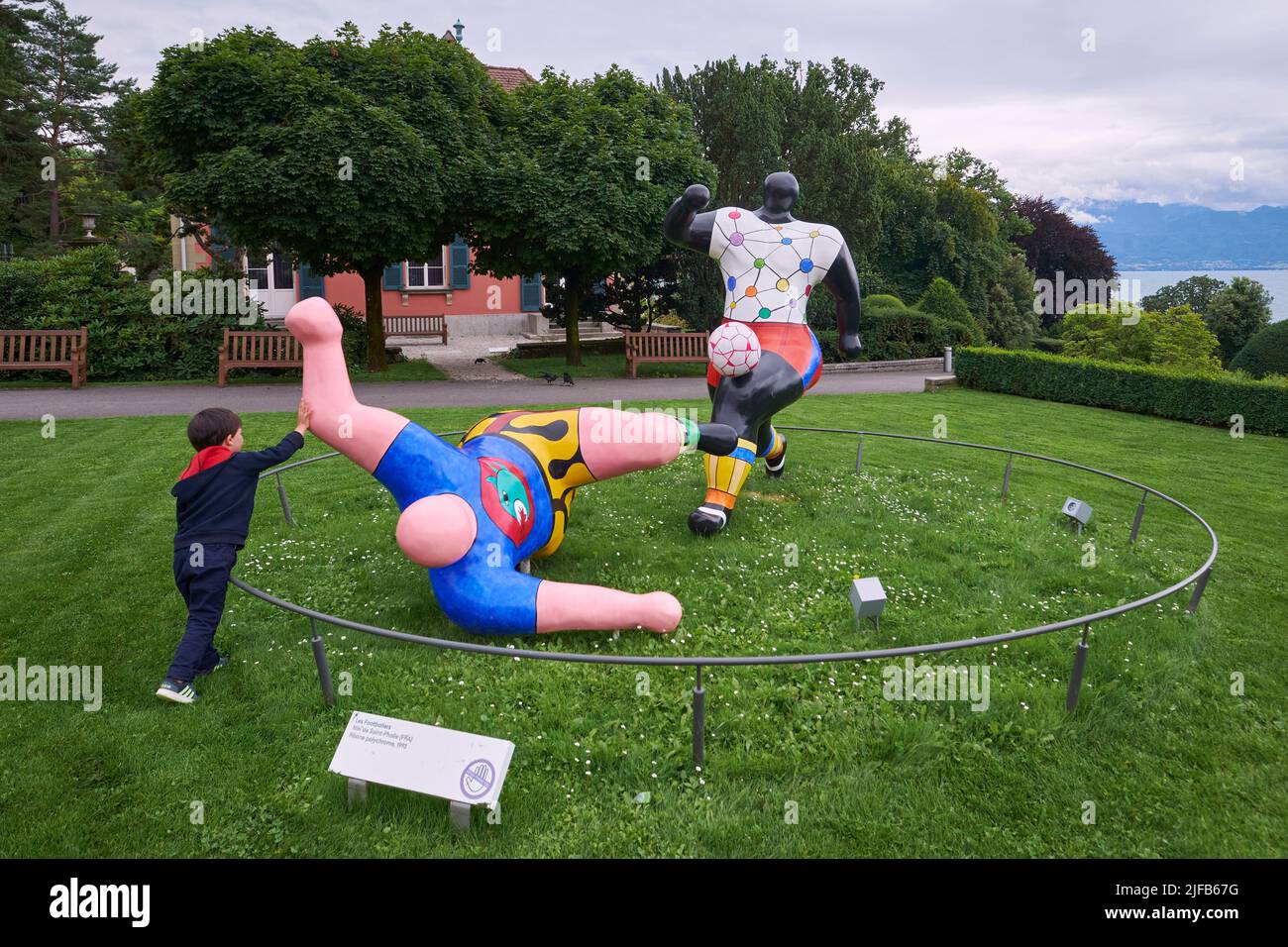 Switzerland, canton of Vaud, Lausanne, the Olympic museum in the district of Ouchy on the shores of Geneva Lake, the statue of the football players of Nikki de Saint Phalle in the garden Stock Photo