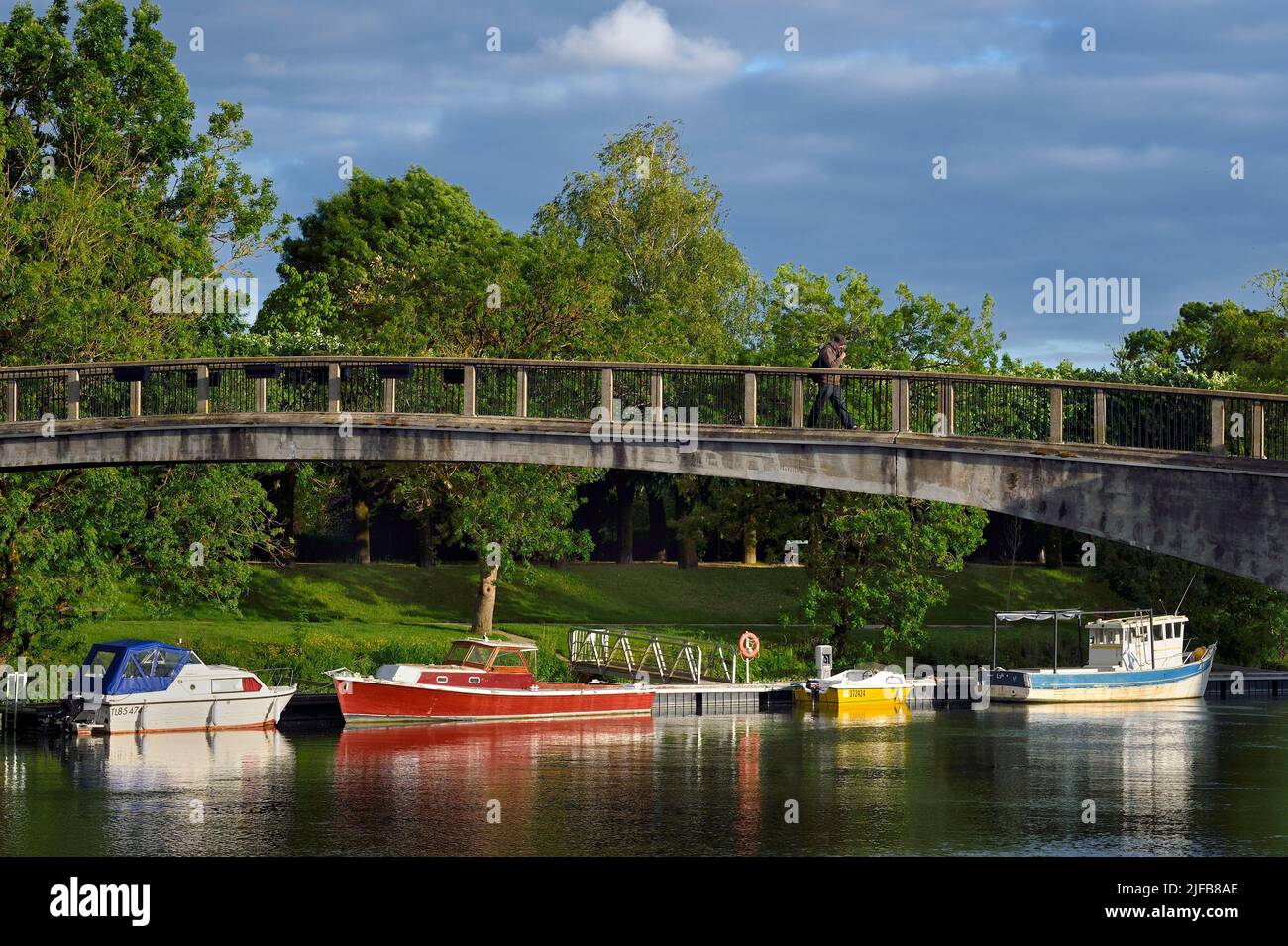 Charente Rier France, Charente-Maritime, Saintonge, Saintes, footbridge over the ...