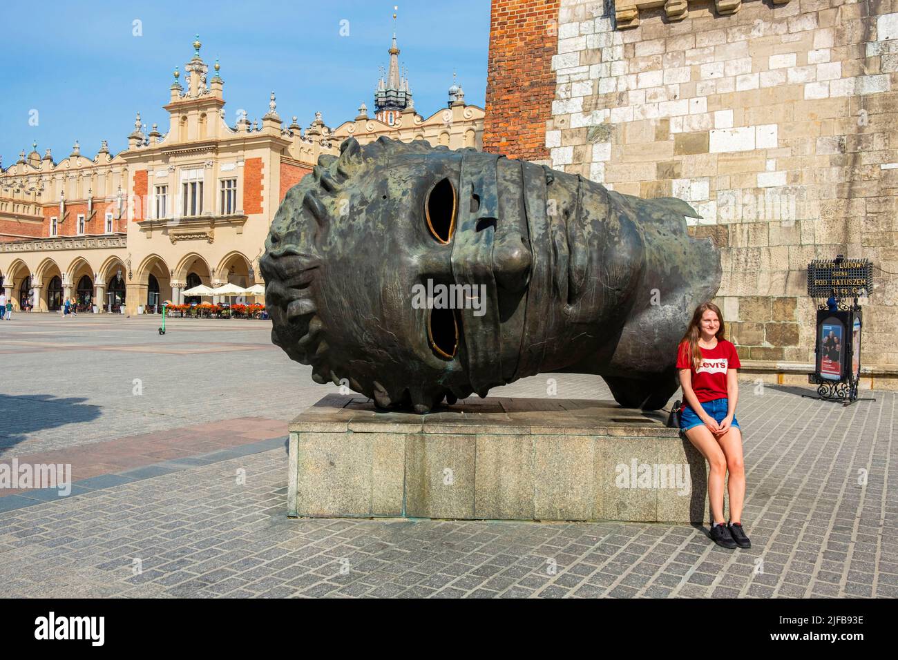 Krakow poland sculpture head hi-res stock photography and images - Alamy