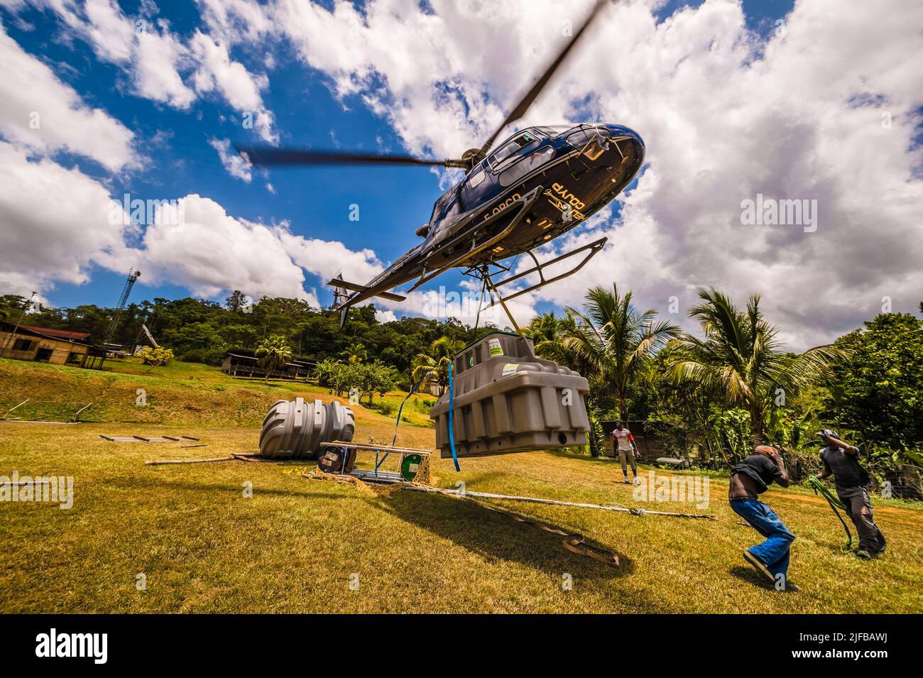 France, French Guiana, Amazonian Park, heart zone, Saül, scene of daily life, the village does not have a river for its supply, some development works require a helicopter Stock Photo