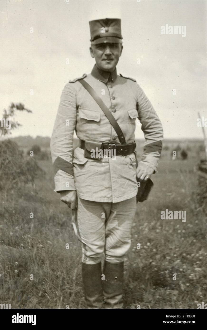 Officer i uniform Stock Photo - Alamy