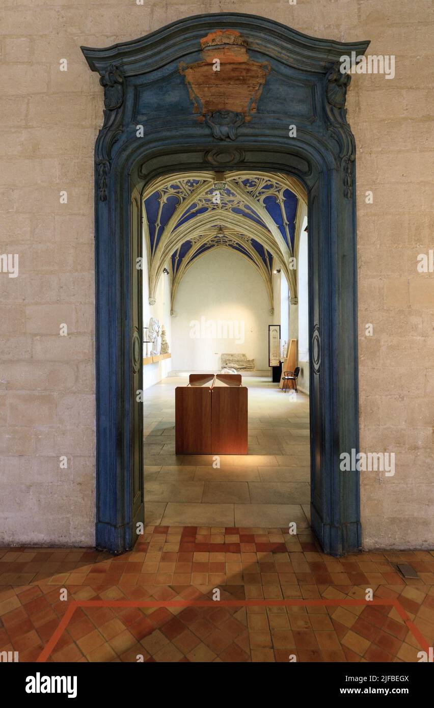 France, Vaucluse, Avignon, place du Palais, Petit Palais museum, devoted to medieval painting and sculpture, listed as a Historic Monument, room N ° 2, chapel of the Petit Palais, door with coat of arms Stock Photo