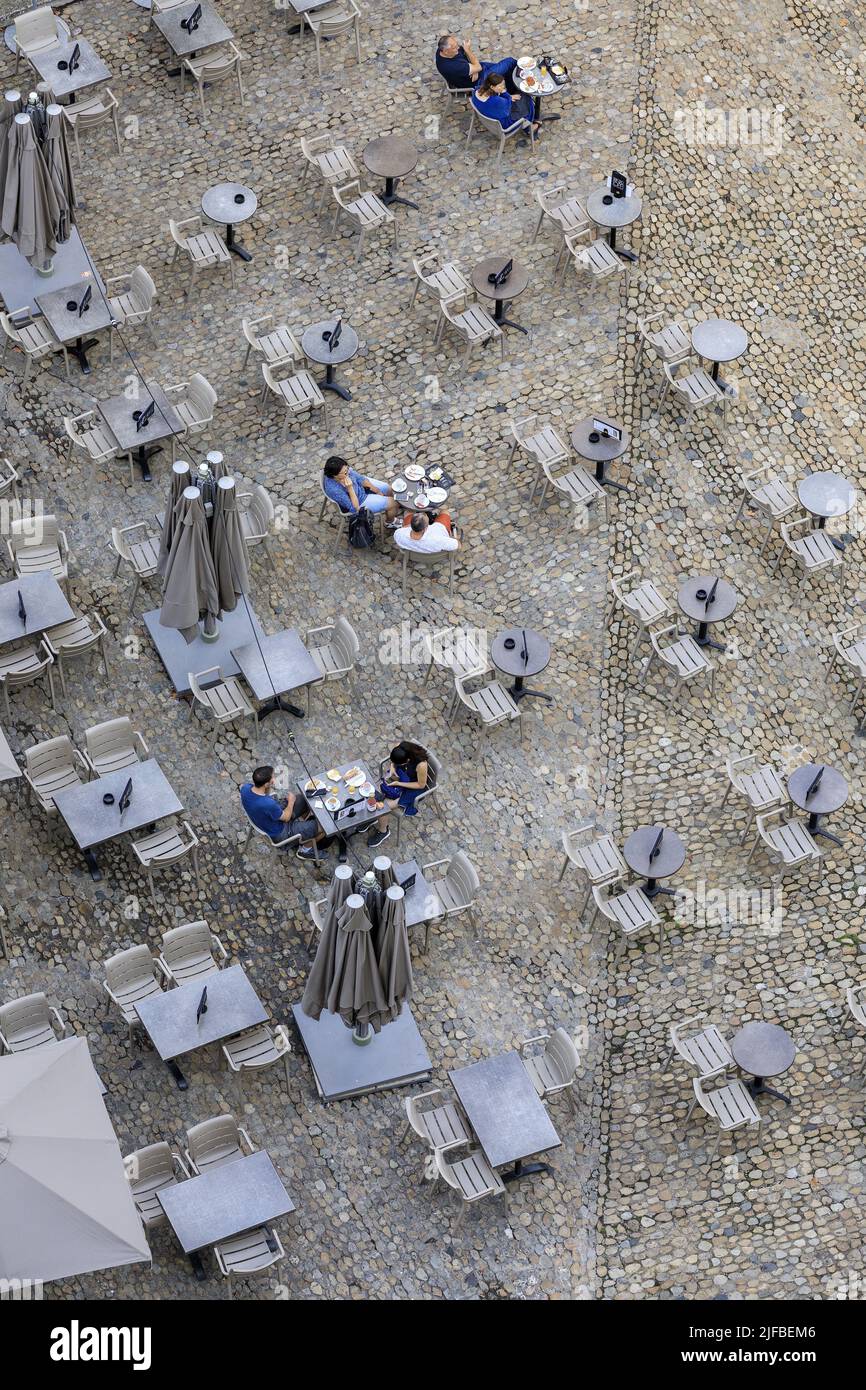 France, Vaucluse, Avignon, place du Palais, restaurant terrace Stock Photo
