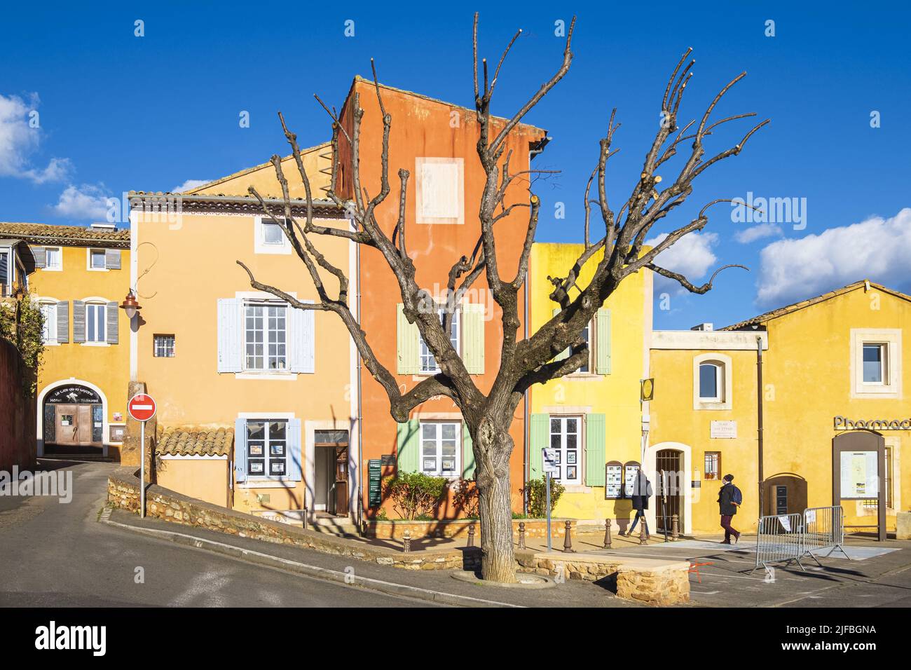France, Vaucluse, Luberon regional nature park, Roussillon, labelled Les Plus Beaux Villages de France (The Most Beautiful Villages of France), colored facades Stock Photo