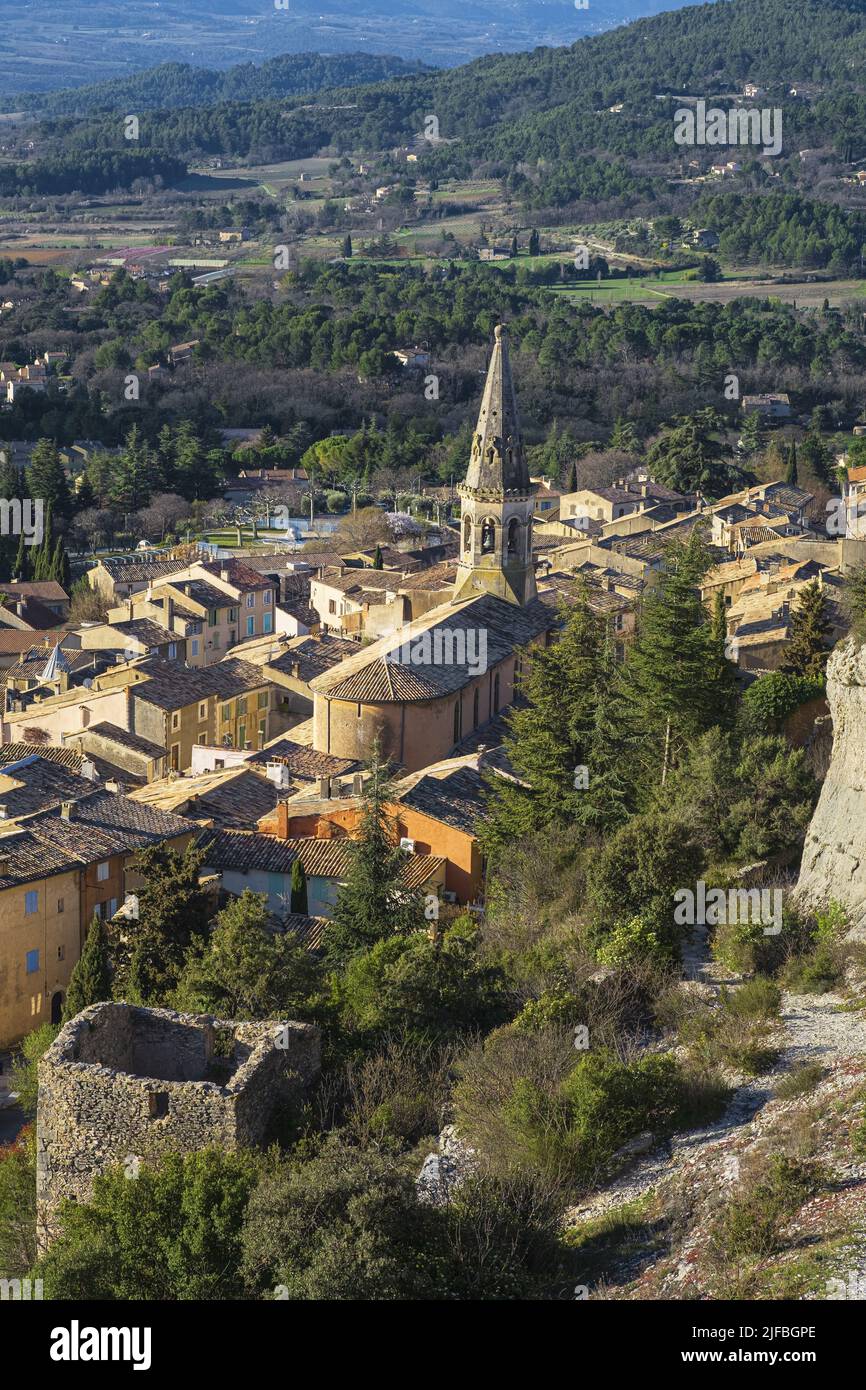 France, Vaucluse, Luberon regional nature park, Saint-Saturnin-les-Apt, the medieval village and Saint-Etienne church Stock Photo