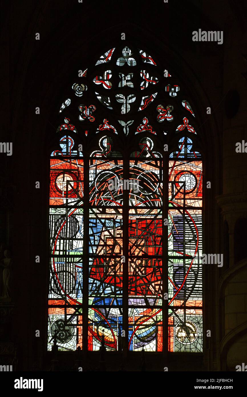 France, Ardennes, Mezieres, Our Lady of Hope Basilica (Basilique NotreDame d'Espérance), stained glasses by René Dürrbach Stock Photo