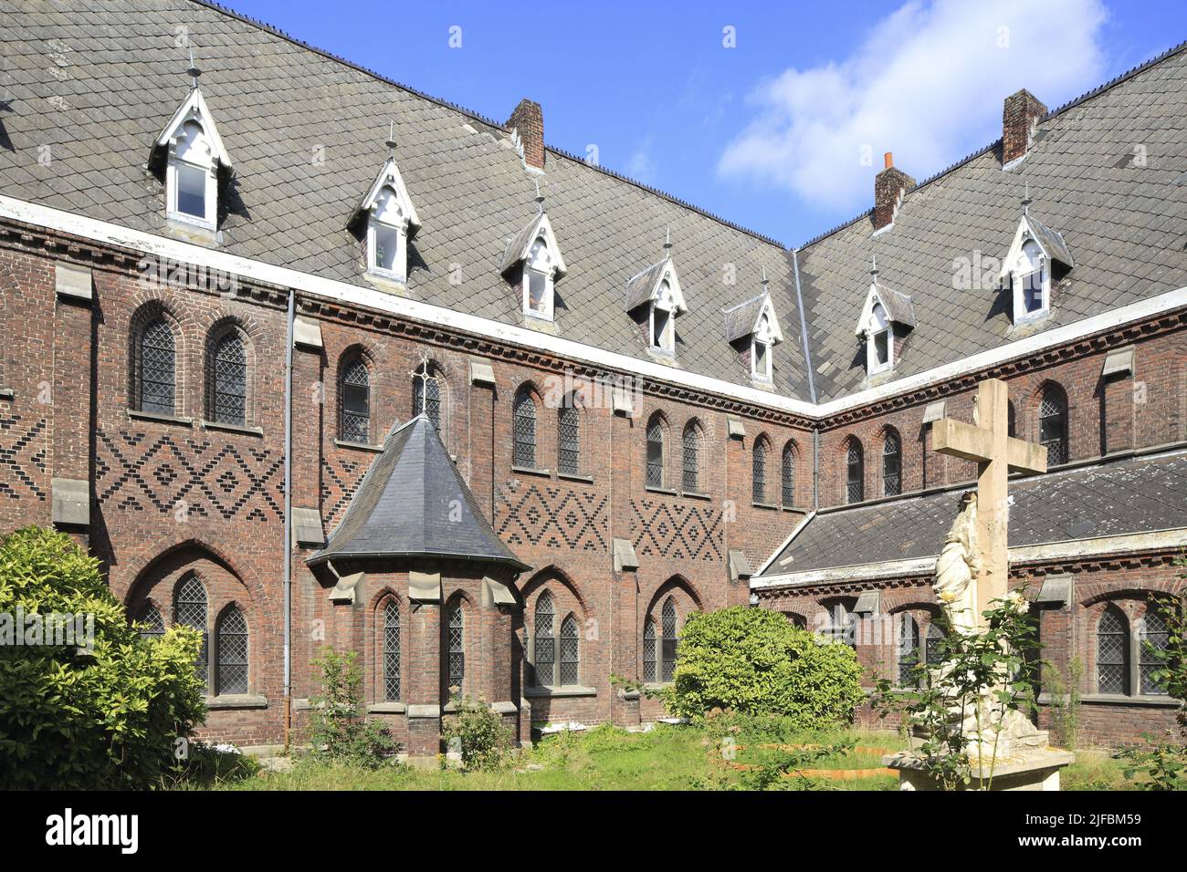 France, Nord, Roubaix, Épeule district, former convent of the Poor Clares (late 19th century) of neo-Gothic style which houses a house of zero waste and the circular economy Stock Photo