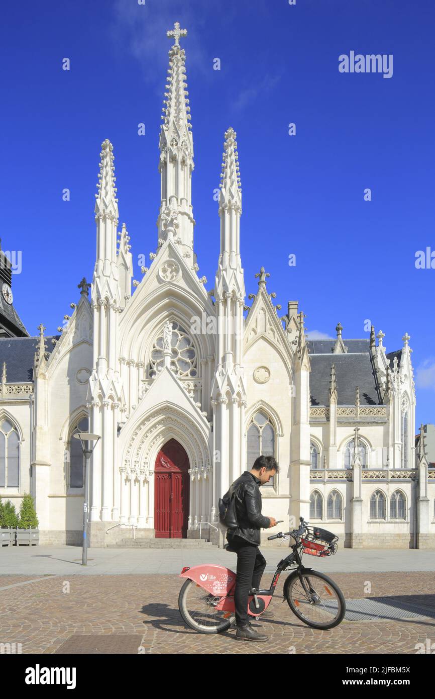 France, Nord, Roubaix, Saint-Martin catholic church of the 15th century and profoundly altered in the middle of the 19th century by the architect Charles Leroy, south facade, south facade with a V'lille (bike in free access) Stock Photo