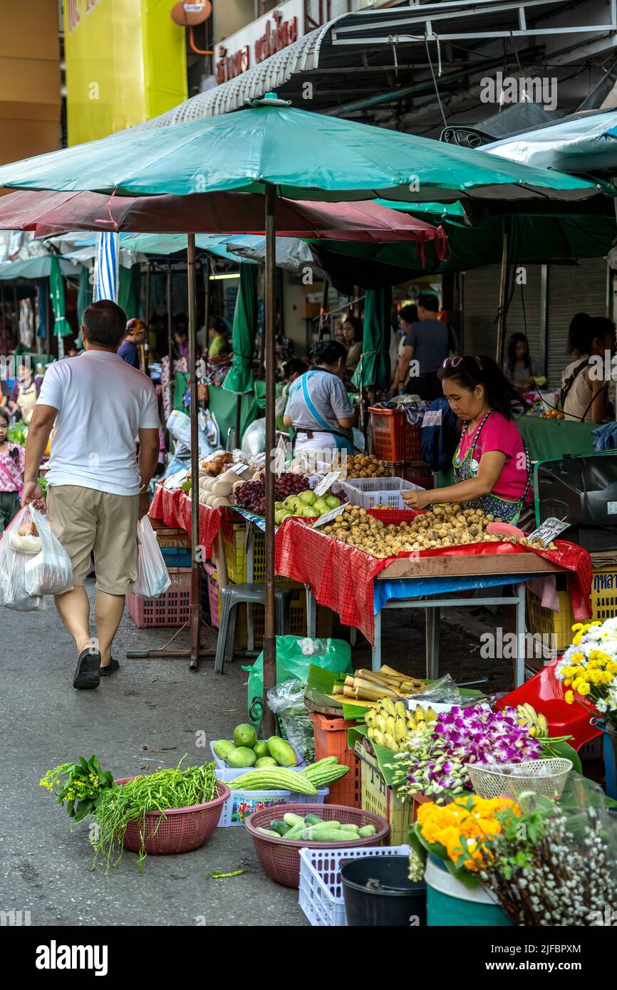 Vendor stalls, Warorot Market, Chiang Mai, Thailand Stock Photo