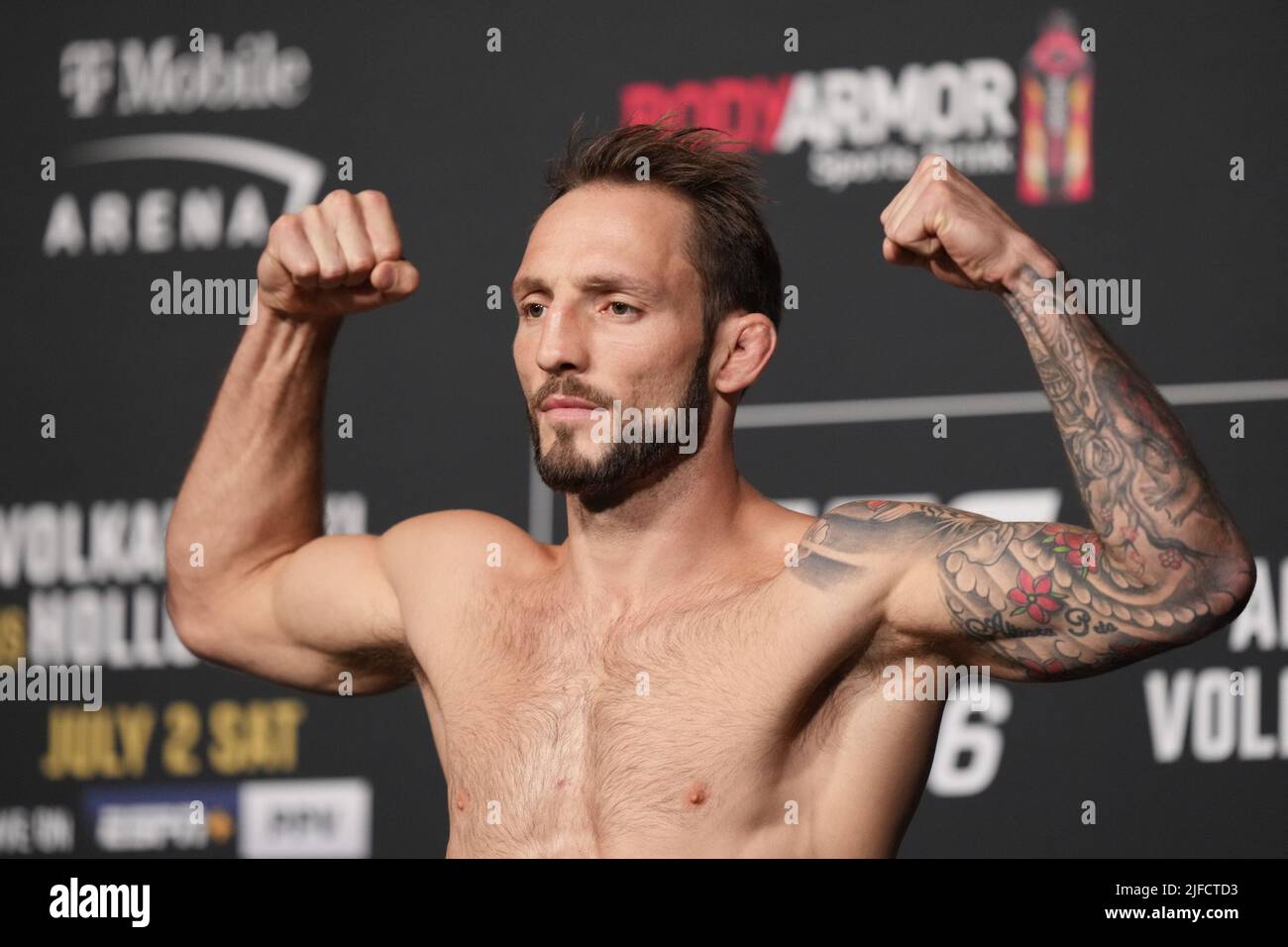 July 1, 2022, LAS VEGAS, NV, LAS VEGAS, NV, United States: LAS VEGAS, NV - June 1: Brad Riddell steps on the scale for the official weigh-ins at T-Mobile Arena for UFC 276 on July 1, 2022 in LAS VEGAS, NV, United States. (Credit Image: © Louis Grasse/PX Imagens via ZUMA Press Wire) Stock Photo