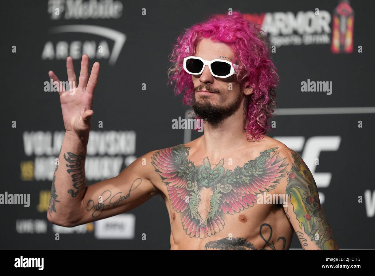 July 1, 2022, LAS VEGAS, NV, LAS VEGAS, NV, United States: LAS VEGAS, NV - June 1: Sean O'Malley steps on the scale for the official weigh-ins at T-Mobile Arena for UFC 276 on July 1, 2022 in LAS VEGAS, NV, United States. (Credit Image: © Louis Grasse/PX Imagens via ZUMA Press Wire) Stock Photo