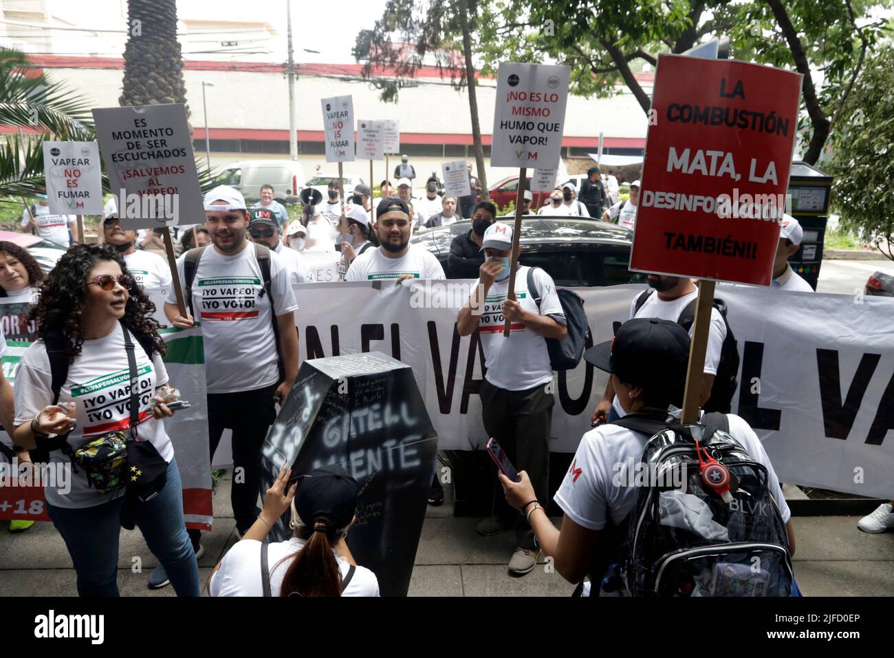 Mexico City, Mexico City, Mexico. 1st July, 2022. July 1, 2022, Mexico City, Mexico: Members of the United Vape of Mexico (VUM) hold a demonstration to protest against deputy health minister Hugo Lopez-Gatell RamÃ-rez, demonstrators defend their right to use a vape smoke instead of smoking tobacco, claiming the device saved their lives. On Jul 1, 2022 In Mexico City, Mexico. (Credit Image: © Luis Barron/eyepix via ZUMA Press Wire) Credit: ZUMA Press, Inc./Alamy Live News Stock Photo