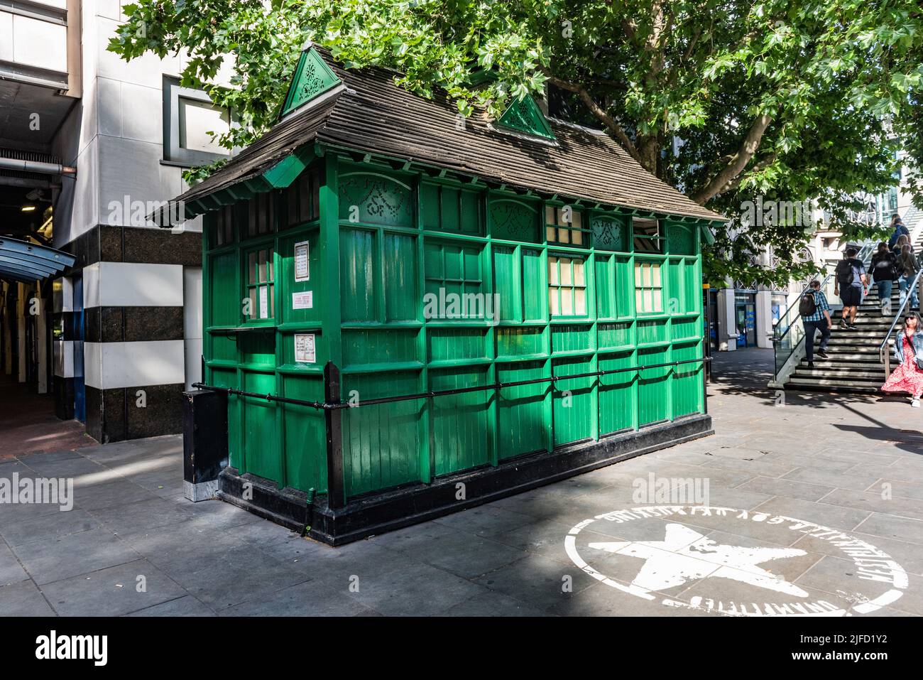 London, UK. 28th June, 2022. Traditional Green London Cab Drivers Shelter near Charring Cross Underground Station in Westminster, London. (Photo by John Wreford/SOPA Images/Sipa USA) Credit: Sipa USA/Alamy Live News Stock Photo