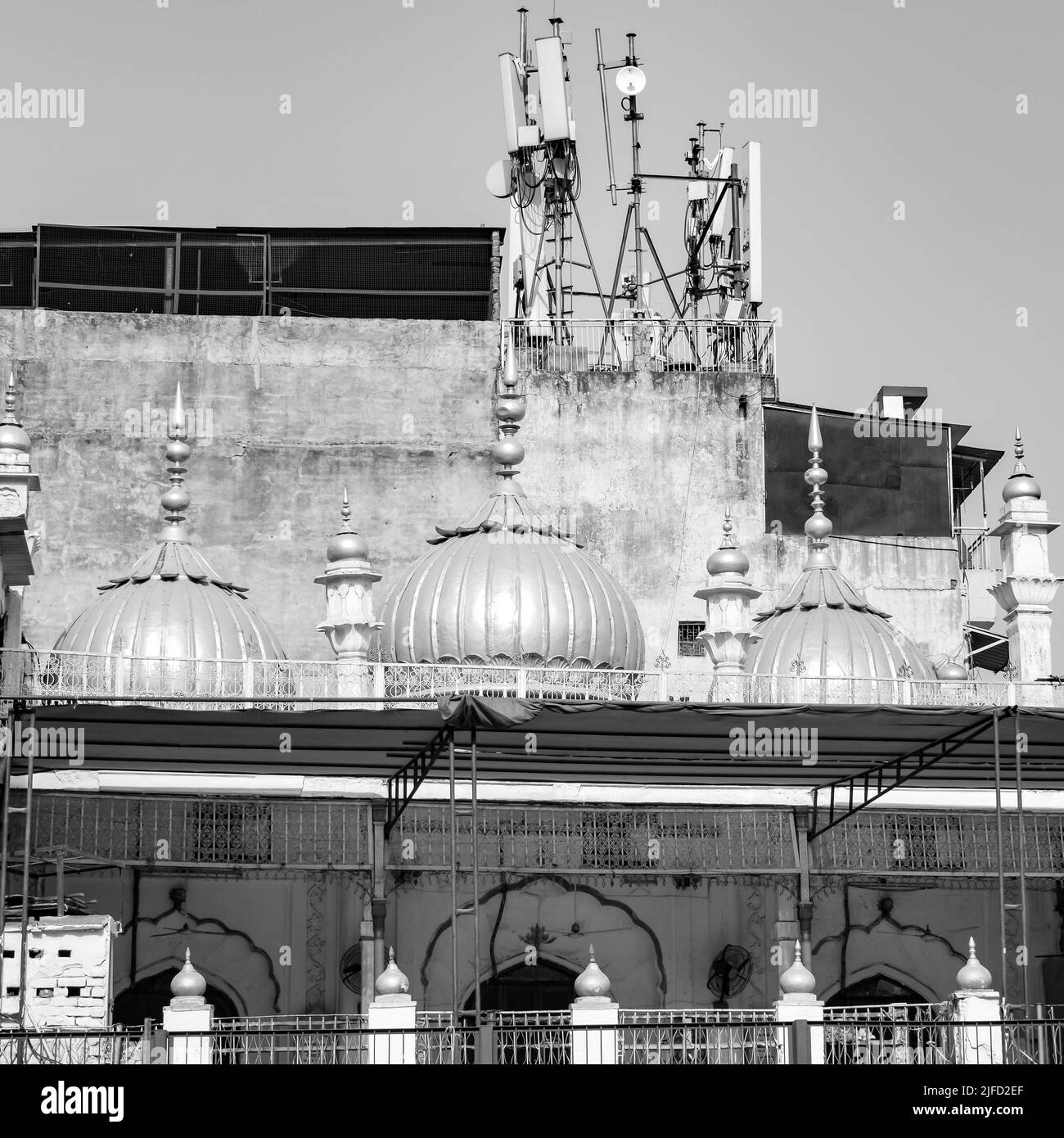 Gurudwara Sis Ganj Sahib is one of the nine historical Gurdwaras in Old Delhi in India, Sheesh Ganj Gurudwara in Chandni Chowk, opposite Red Fort in O Stock Photo