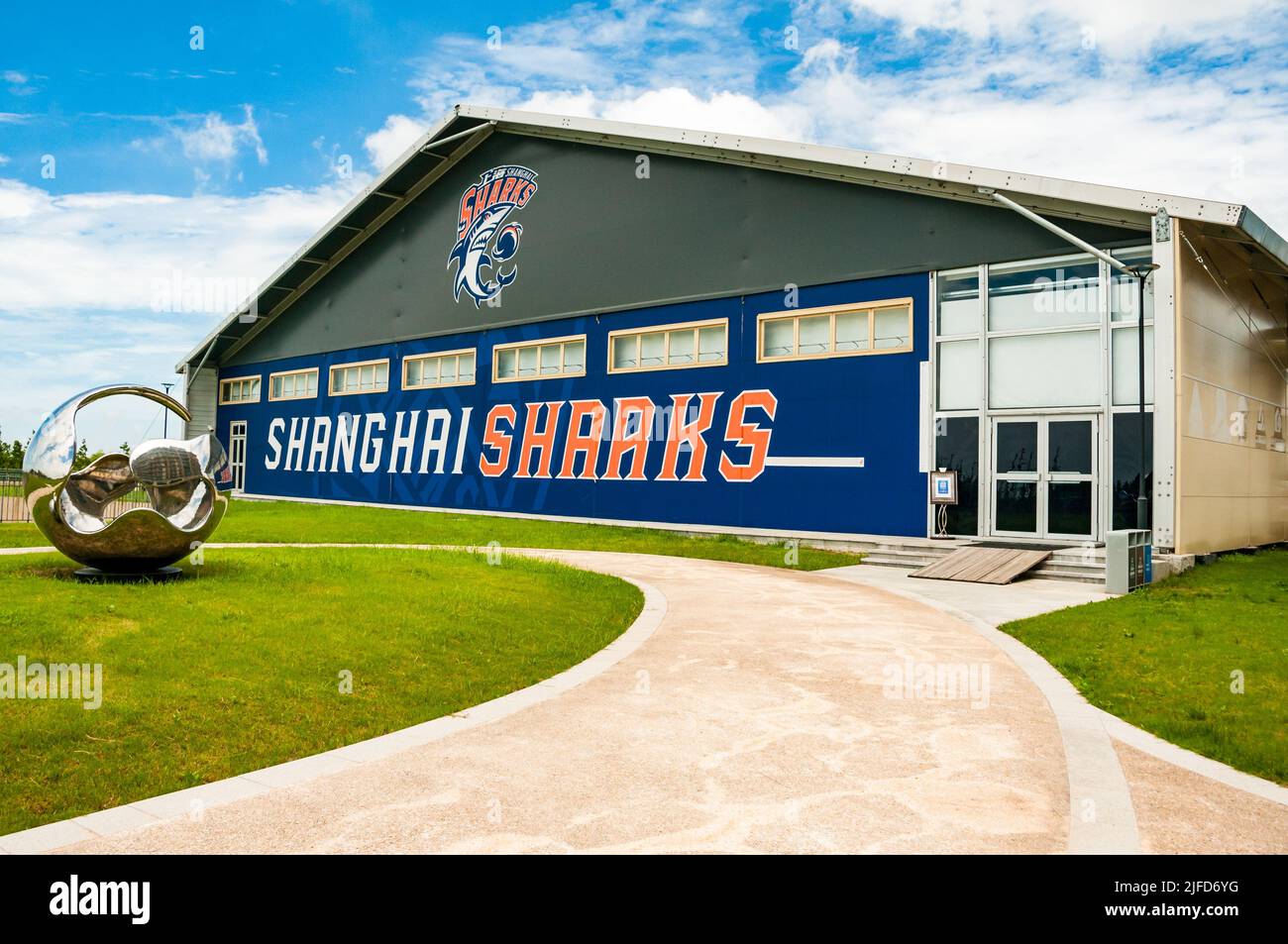 NBA & CBA Roundup: Shanghai Sharks Build "Big 5," JR Smith Arrested, and Curry's Record-Breaking 3s NBA & CBA Roundup: Shanghai Sharks Build "Big 5," JR Smith Arrested, and Curry's Record-Breaking 3s
