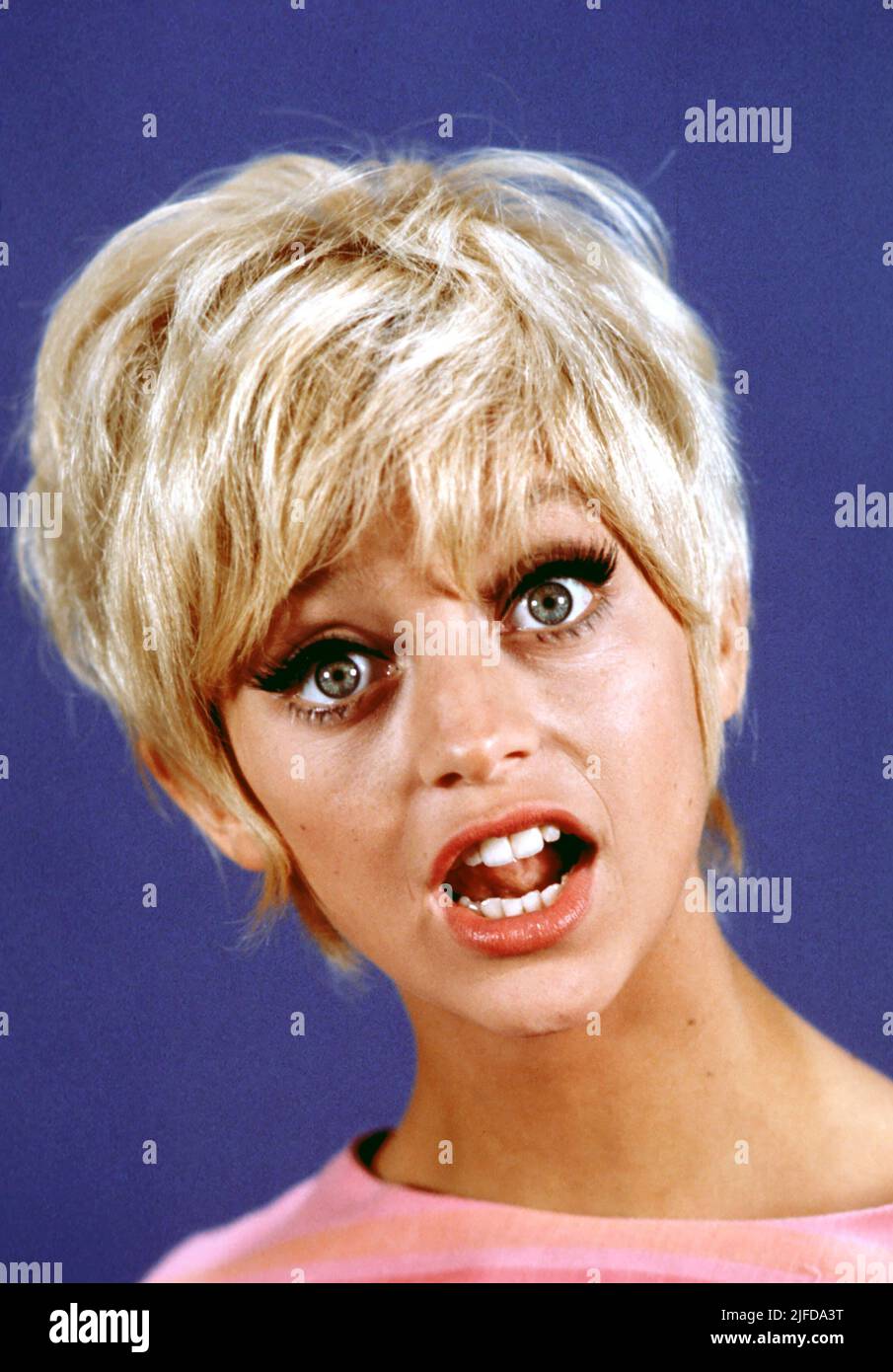 GOLDIE HAWN in ROWAN & MARTIN'S LAUGH-IN (1967), directed by GORDON WILES. Credit: NBC / Album Stock Photo