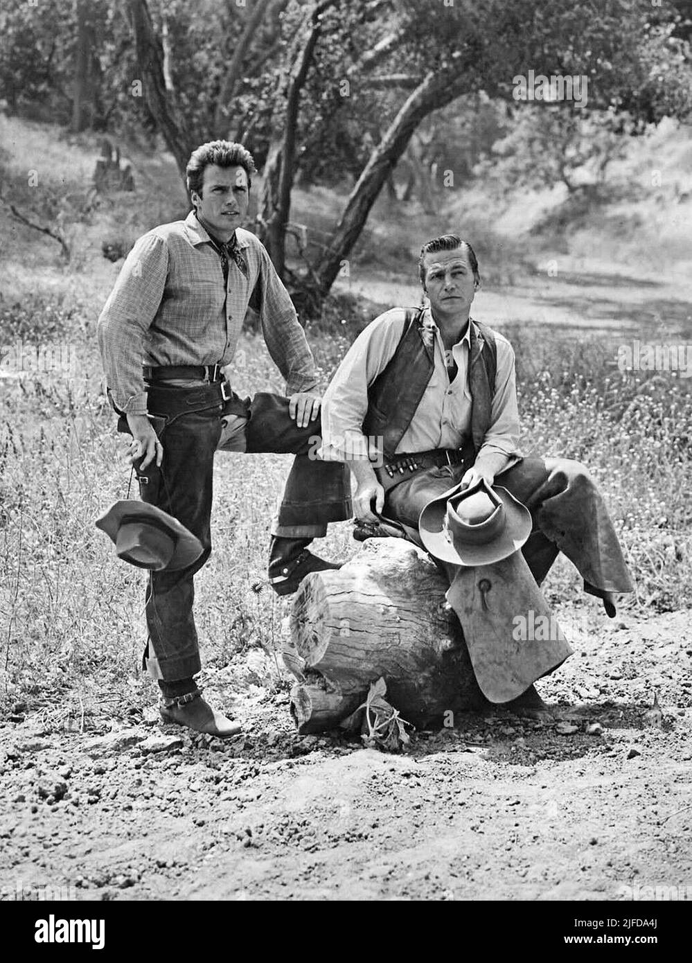 CLINT EASTWOOD and ERIC FLEMING in RAWHIDE (1959), directed by TED POST, JESSE HIBBS, THOMAS CARR, HARMON JONES and CHRISTIAN NYBY. Credit: M.G.M TELEVISION/CBS TELEVISION / Album Stock Photo