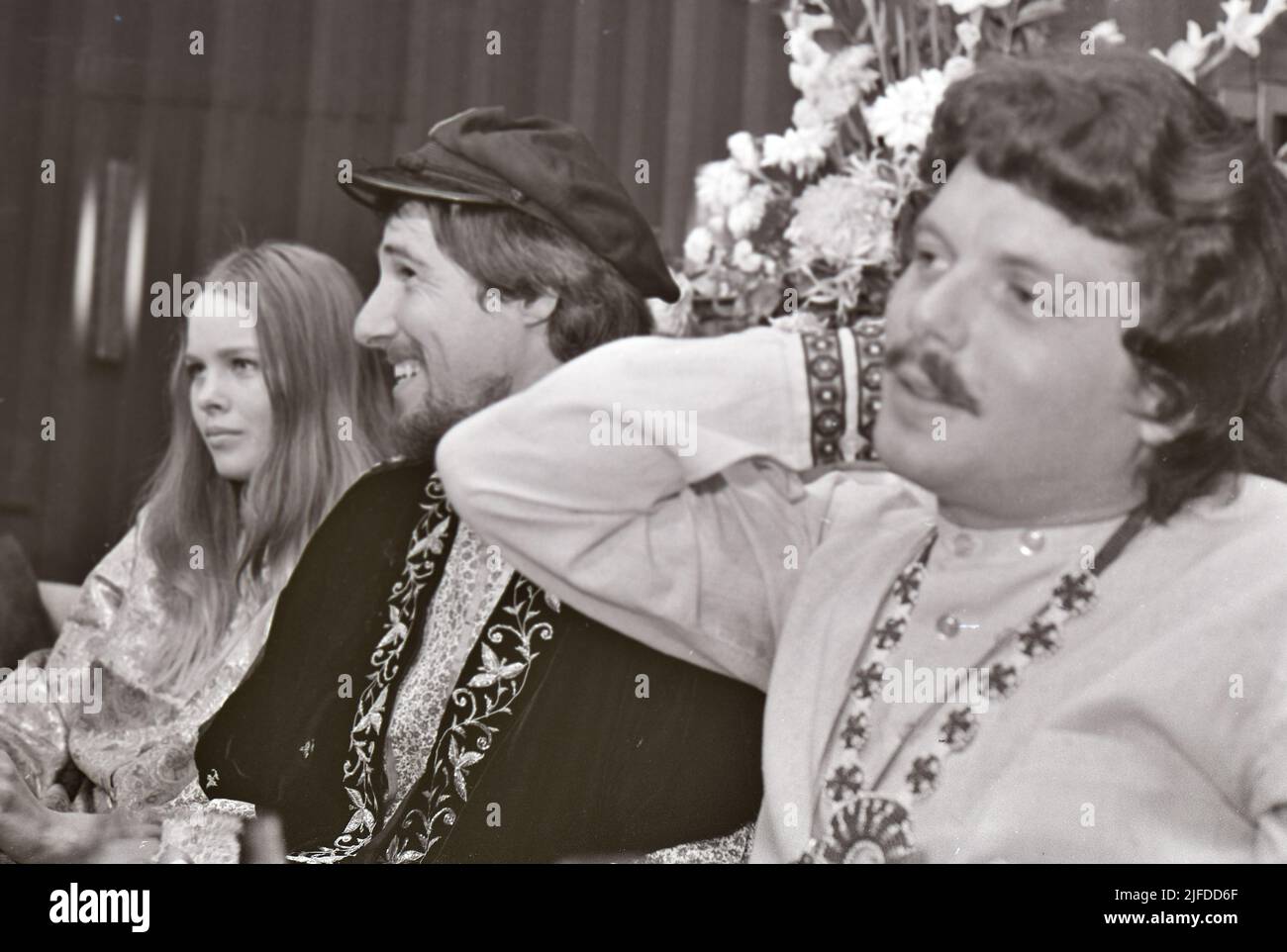 MAMASA AND THE PAPAS US ro k group in October 1967. From let: Michelle Phillips, John Phillips, Scott McKenzie.. Photo: Tony Gale Stock Photo