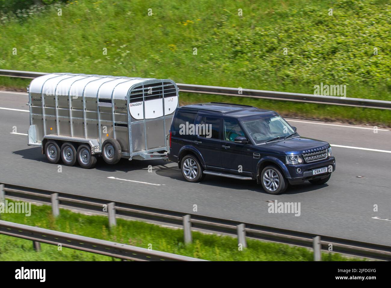 2014 Blue 4x4 offroad Land Rover Discovery Xs Sdv6 Auto Diesel SUV towing Nugent livestock