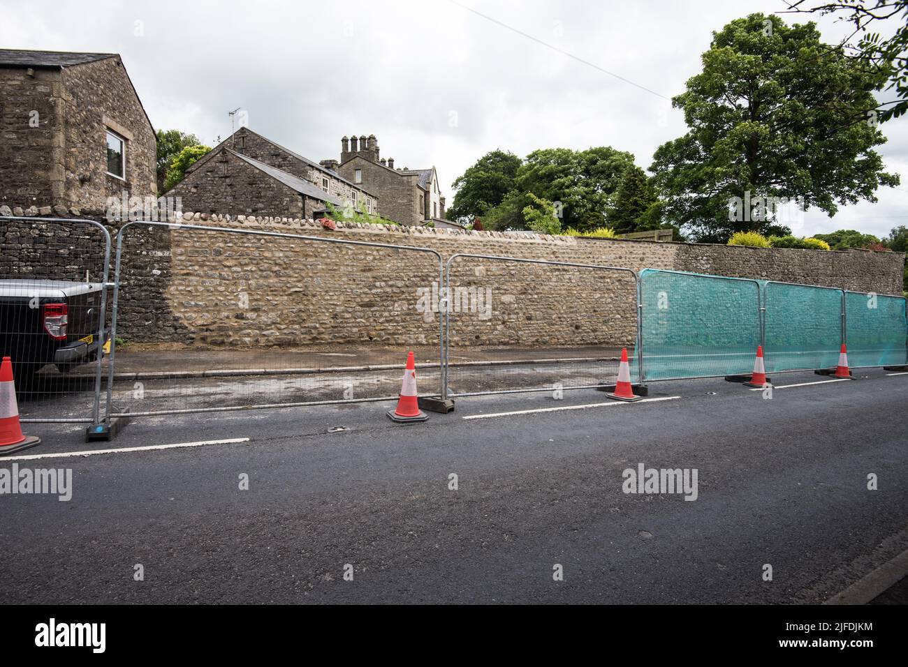 Final day with wall completed & repaired ahead of schedule (at 1/7/22) Kayley Hill Long Preston. Traffic lights taken down & traffic flow normal. Stock Photo