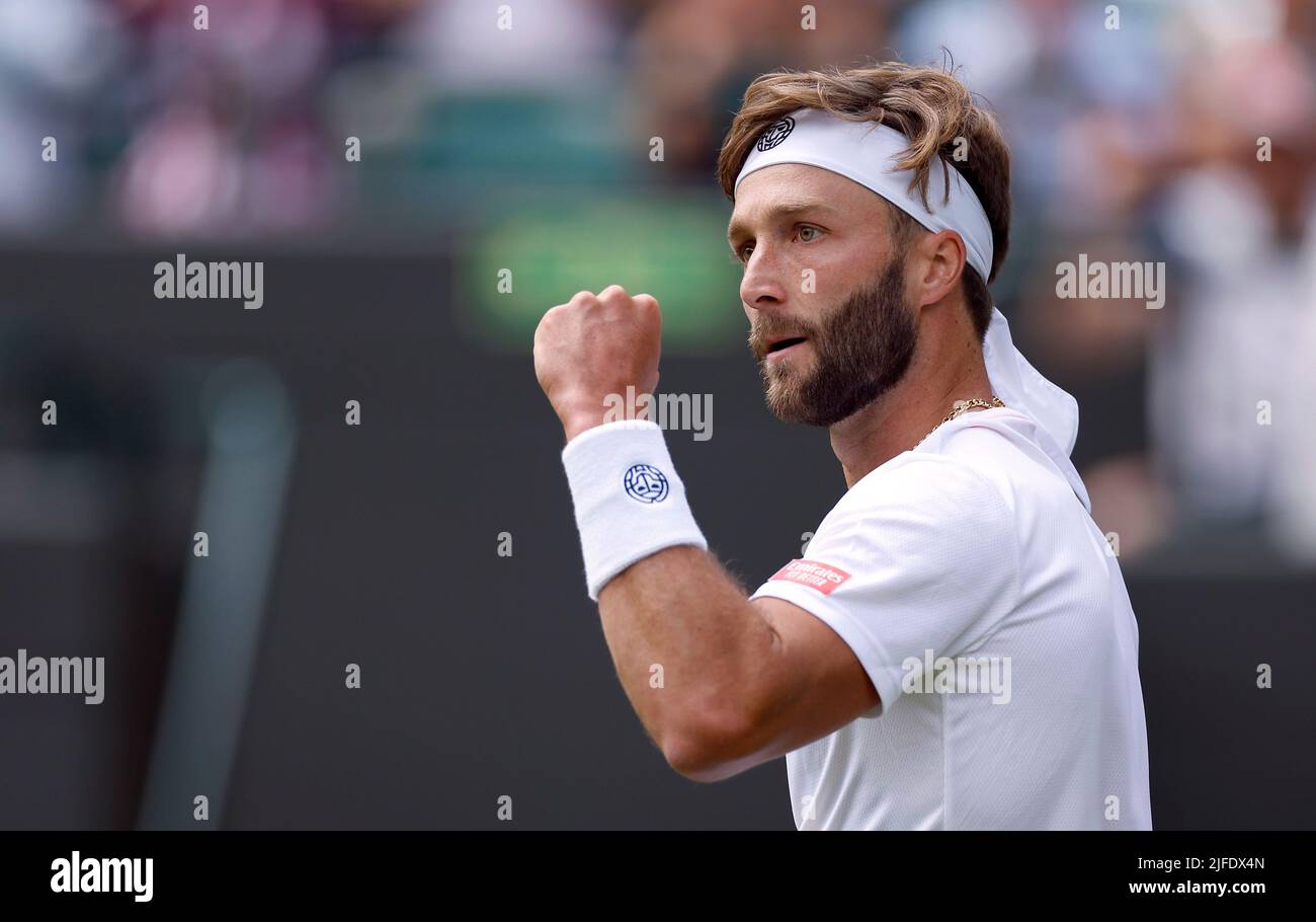 Liam Broady celebrates during his Gentlemen's Singles third round match against Alex de Minaur during day six of the 2022 Wimbledon Championships at the All England Lawn Tennis and Croquet Club, Wimbledon. Picture date: Saturday July 2, 2022. Stock Photo