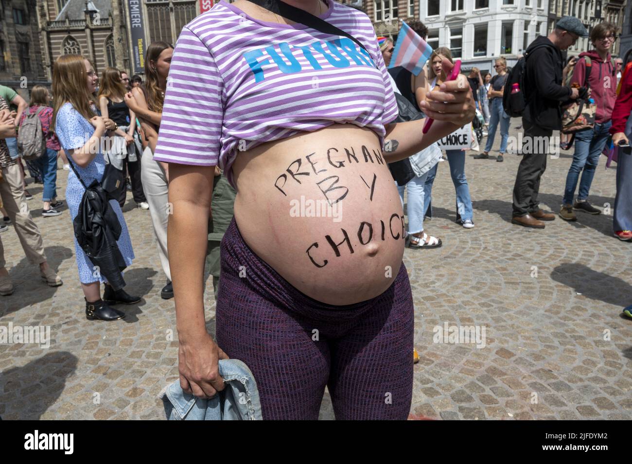 Amsterdam, Netherlands. 02nd July, 2022. 2022-07-02 12:04:51 AMSTERDAM - Demonstrators on Dam Square speak out in favor of abortion law in Dutch law. Due to the decision of the Supreme Court in the United States to end the constitutional right to abortion, the subject is once again in the spotlight in the Netherlands. ANP EVERT ELZINGA netherlands out - belgium out Credit: ANP/Alamy Live News Stock Photo
