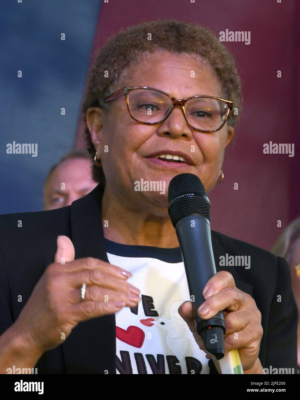 Los Angeles, USA. 01st July, 2022. LA Mayor Candidate Karen Bass attends the 2022 South LA Pride Community Picnic at the Norman O. Houston Park in Los Angeles, USAlifornia on July 1, 2022 Credit: Koi Sojer/Snap'n U Photos/Media Punch/Alamy Live News Stock Photo