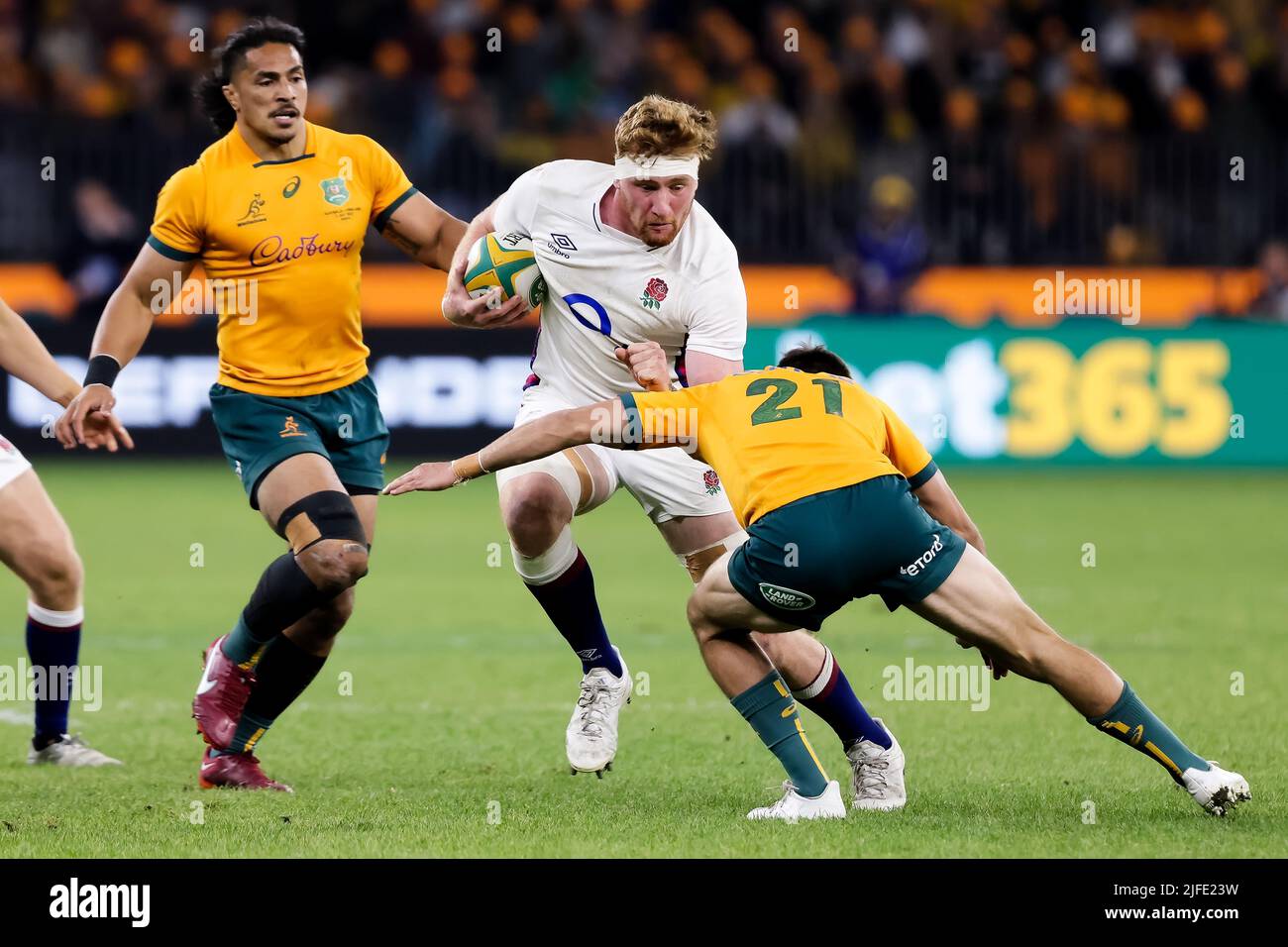 Perth, Australia, 2 July, 2022. Ollie Chessum of England runs with the ball during the rugby international test match between the Australia Wallabies and England at Optus Stadium on July 02, 2022 in Perth, Australia. Credit: Graham Conaty/Speed Media/Alamy Live News Stock Photo